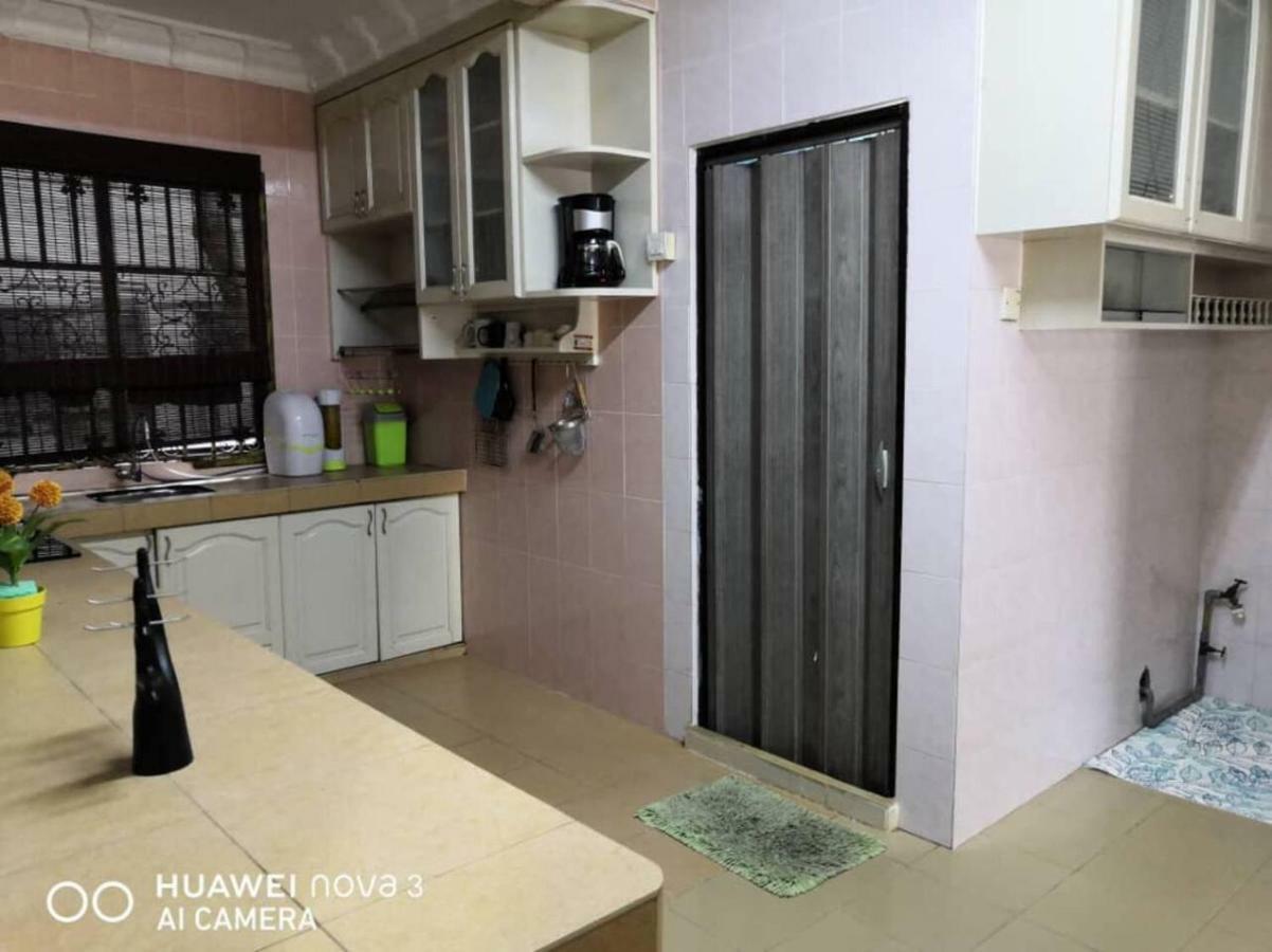 Ibu Home-To-Stay Pasir Gudang Exterior foto